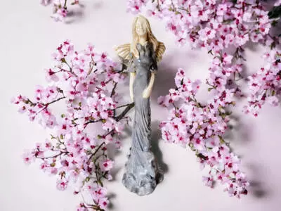 Anioł Margaret - szary -  32 cm figurka dekoracyjna gipsowa