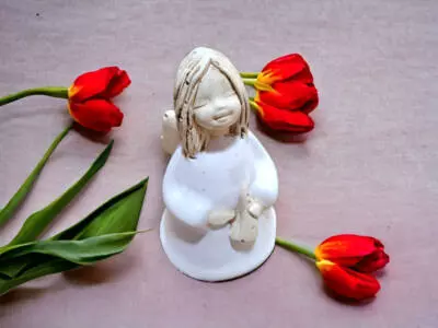 Anioł Mary Li - biały -  5 x 11 cm figurka dekoracyjna gipsowa