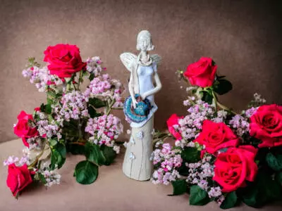 Anioł Sunday Rose - biały -  32 x 15 cm figurka dekoracyjna gipsowa
