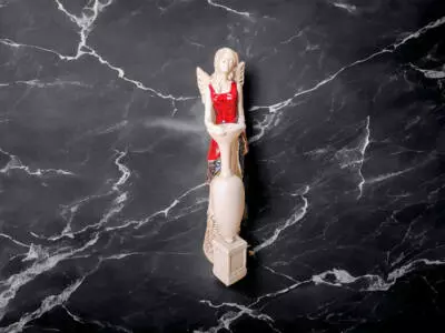 Anioł Suri - czerwony -  32 x 15 cm figurka dekoracyjna gipsowa