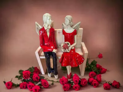 Anioły Para - czerwone -  20 x 9 cm figurka dekoracyjna gipsowa