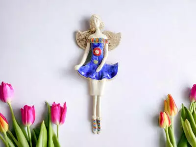 Anioł Theresa - niebieski -  30 x 14 cm figurka dekoracyjna gipsowa