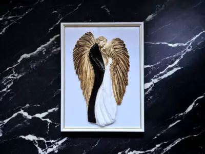 Zakochane Anioły + ramka - wiszące biało czarne -  35 x 21 cm figurka dekoracyjna gipsowa