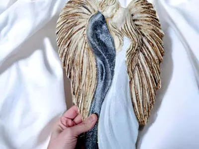 Zakochane Anioły - wiszące srebrne -  35 x 21 cm figurka dekoracyjna gipsowa