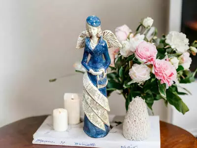 Anioł Charlotte - szary -  32 x 15 cm figurka dekoracyjna gipsowa