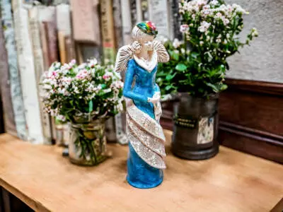 Anioł Charlotte - turkus -  32 x 15 cm figurka dekoracyjna gipsowa