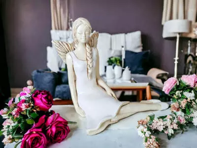 Aniołek Matilda  - kremowy -  15 cm figurka dekoracyjna gipsowa