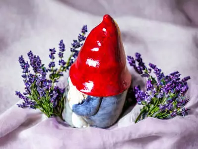 Skrzat Grzybek - czerwony szary -  10 x 5 cm figurka dekoracyjna gipsowa