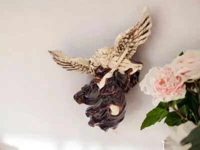 Anioł ze Skrzypcami - brąz ciemny -  25 x 33 cm figurka dekoracyjna gipsowa