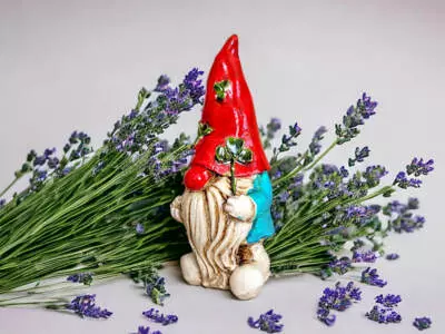 Skrzat Szczęściarz - czerwony turkus -  10 x 5 cm figurka dekoracyjna gipsowa