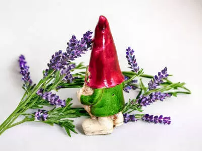 Skrzat Szczęściarz - fiolet zielony -  10 x 5 cm figurka dekoracyjna gipsowa