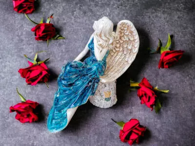 Anioł od Św. Rity - turkus -  47 x 25 cm figurka dekoracyjna gipsowa