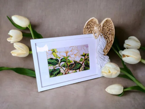 Andrea + Ramka Prosta - biała prawa -  19 x 11 cm figurka dekoracyjna gipsowa