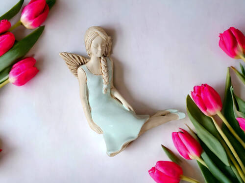 Aniołek Matilda - zielony pastelowy -  15 cm figurka dekoracyjna gipsowa