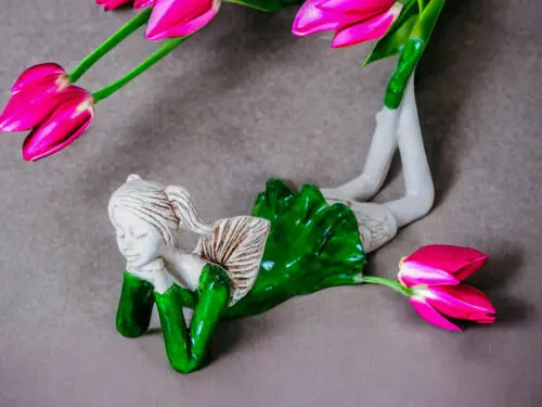 Aniołek Dixie - zielony -  15 cm figurka dekoracyjna gipsowa