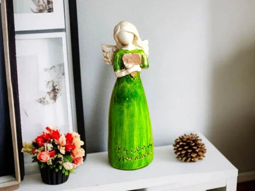 Aniołek z sercem - zielony -  15 x 7.5 cm figurka dekoracyjna gipsowa