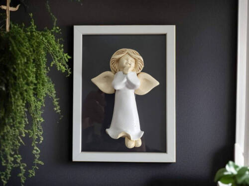 Aniołek Adam w ramce - wiszący biały -  13 cm figurka dekoracyjna gipsowa