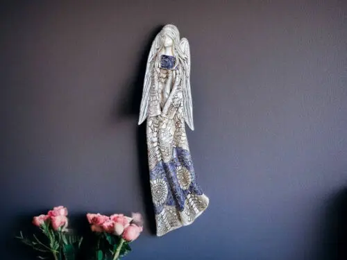 Anioł Genesis - wiszący szary -  55 x 20 cm figurka dekoracyjna gipsowa
