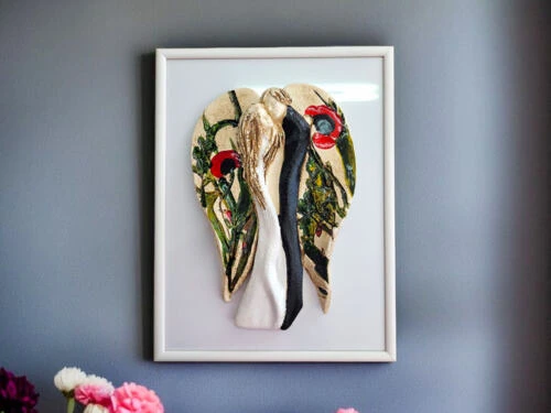 Kochające Anioły + ramka - wiszące biało czarne -  35 x 21 cm figurka dekoracyjna gipsowa