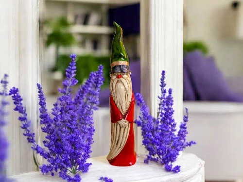 Skrzat Gandalf - czerwony -  figurka dekoracyjna gipsowa 25 x 5 cm