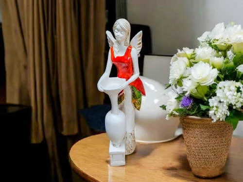 Anioł Suri - czerwony -  32 x 15 cm figurka dekoracyjna gipsowa