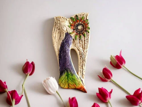 Anioł Xenylla Art - fiolet -  figurka dekoracyjna gipsowa 31 x 16 cm