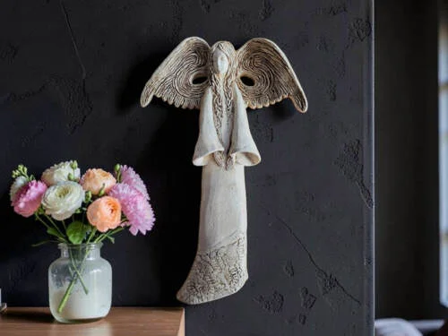 Anioł Clara - beżowy -  40 x 28 cm figurka dekoracyjna gipsowa