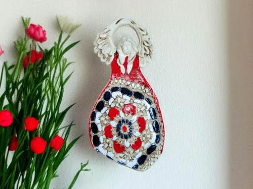Anioł Obfitości - czerwony granat -  31 x 16 cm figurka dekoracyjna gipsowa