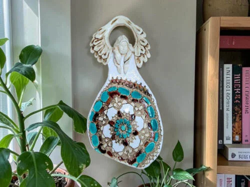 Anioł Obfitości - biały turkus -  31 x 16 cm figurka dekoracyjna gipsowa