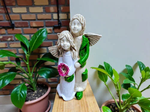 Anioł Allen & Alice - biały zielony -  25 x 14 cm figurka dekoracyjna gipsowa