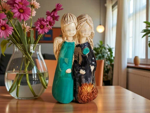 Anioł Apple & Ella - turkus granat -  18 x 10 cm figurka dekoracyjna gipsowa
