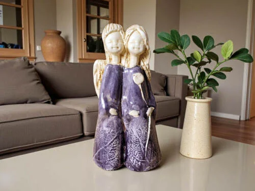 Anioły Apple & Ella Art - szary cały -  18 x 10 cm figurka dekoracyjna gipsowa