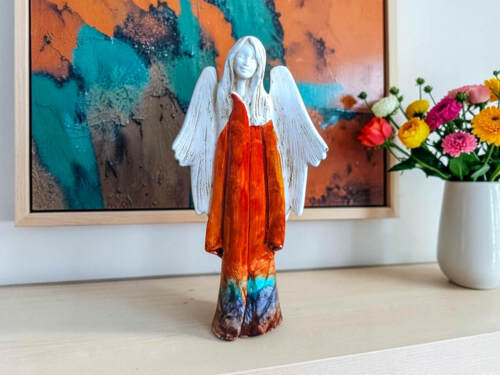 Anioł Julia Art - pomarańcz - 27 x 14 cm figurka dekoracyjna gipsowa