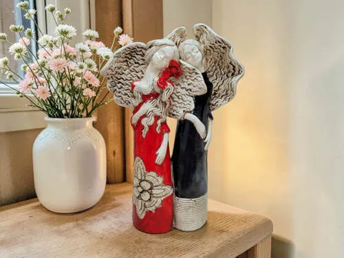 Anioł Nora & Ellie - bordo czarne -  27 x 14 cm figurka dekoracyjna gipsowa