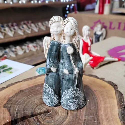 Anioły Apple & Ella Art - szary cały -  18 x 10 cm figurka dekoracyjna gipsowa