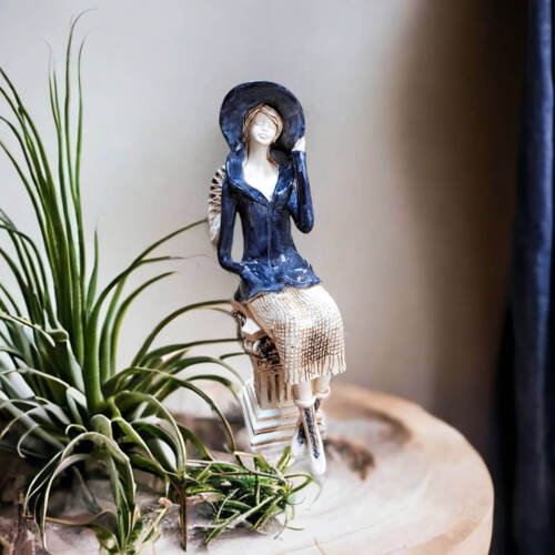 Aniołek Megan - granat - 20 x 9 cm figurka dekoracyjna gipsowa