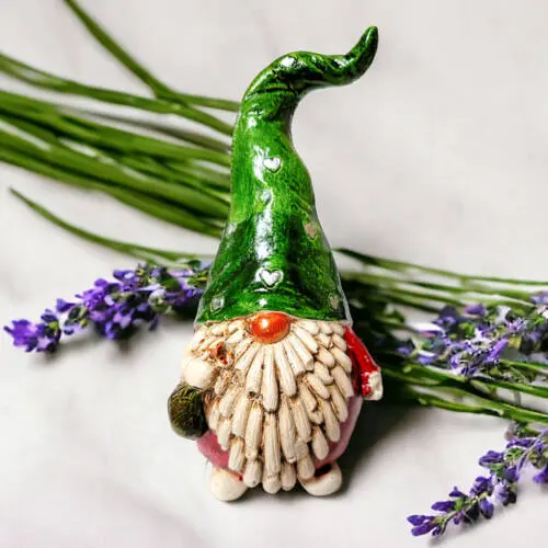 Skrzat Dobrosław - zielony czerwony -  figurka dekoracyjna gipsowa 5 x 5 cm