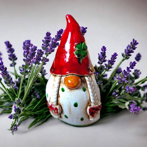 Skrzat Smakosz - czerwony beżowy -  figurka dekoracyjna gipsowa 5 x 5 cm