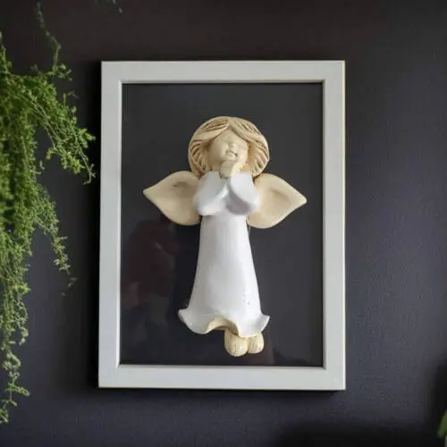 Aniołek Adam + ramka - wiszący biały -  13 cm figurka dekoracyjna gipsowa