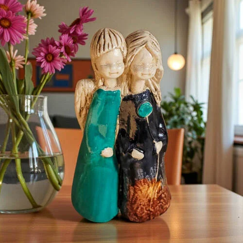 Anioł Apple & Ella - turkus granat -  18 x 10 cm figurka dekoracyjna gipsowa