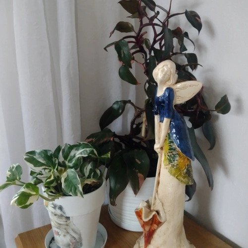 Anioł Annabel - granat -  35 x 15 cm figurka dekoracyjna gipsowa