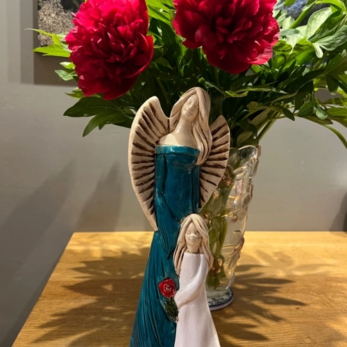 Anioł Hannah & Evelyn - turkus biały -  32 x 15 cm figurka dekoracyjna gipsowa