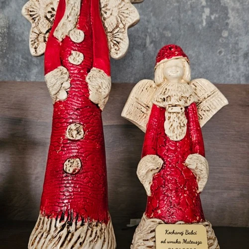 Aniołek Naya - czerwony -  15 cm figurka dekoracyjna gipsowa