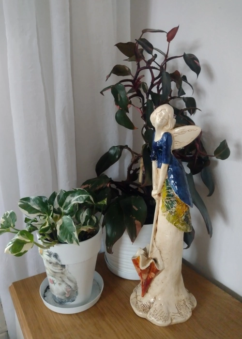 Anioł Annabel - granat -  35 x 15 cm figurka dekoracyjna gipsowa