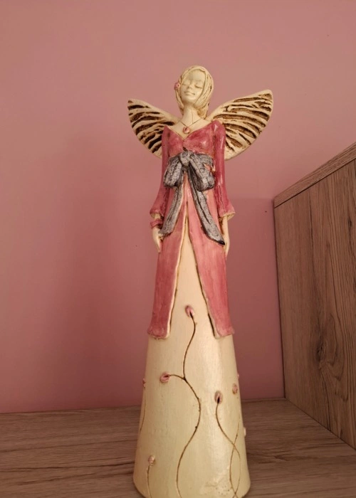 Anioł Lily - różowy -  35 x 15 cm figurka dekoracyjna gipsowa