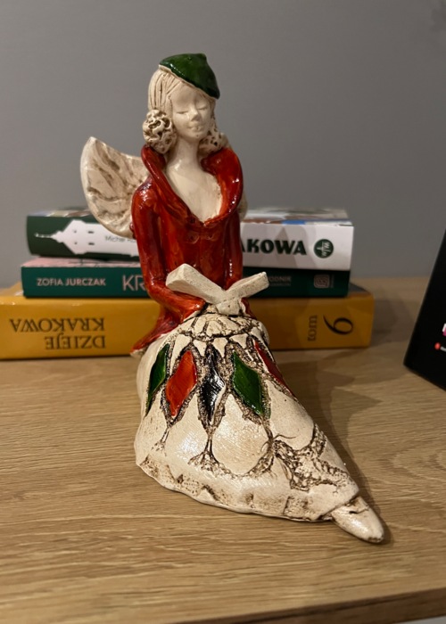 Aniołek Loretta - pomarańcz -  15 cm figurka dekoracyjna gipsowa