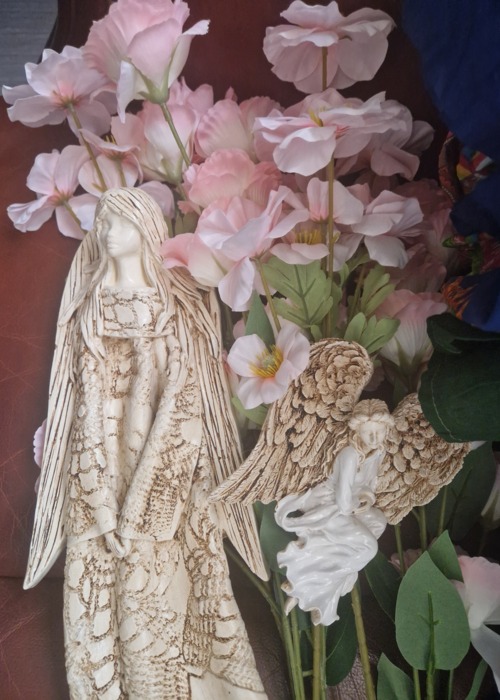 Anioł Genesis - wiszący beżowy -  55 x 20 cm figurka dekoracyjna gipsowa