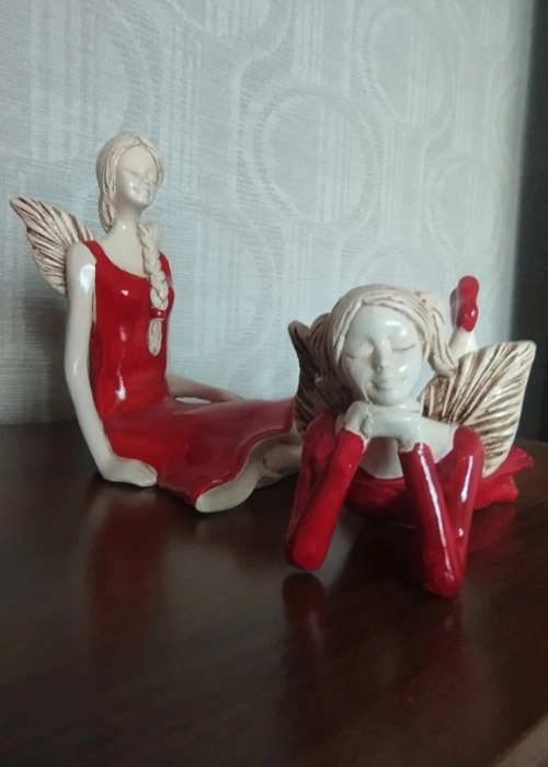 Aniołek Dixie - czerwony -  15 cm figurka dekoracyjna gipsowa