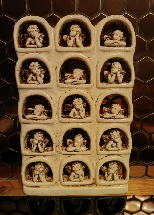 Aniołki w okienku na szczęście - duże -  22 x 14 cm figurka dekoracyjna gipsowa