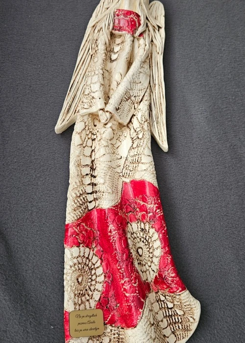 Anioł Genesis - wiszący czerwony -  55 x 20 cm figurka dekoracyjna gipsowa